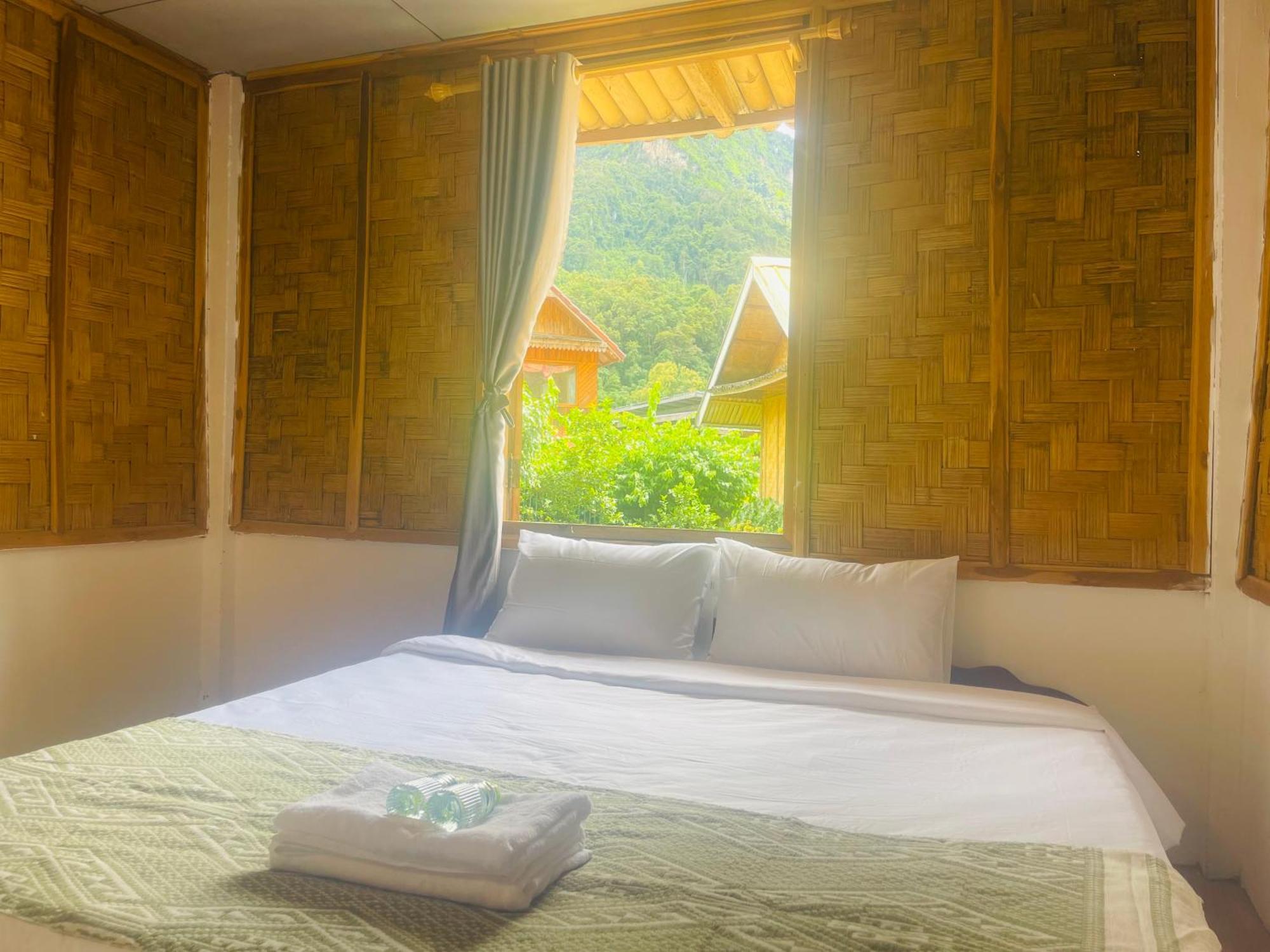Nong Khiaw Ing Ing Mountain View Bed & Breakfast Exterior photo